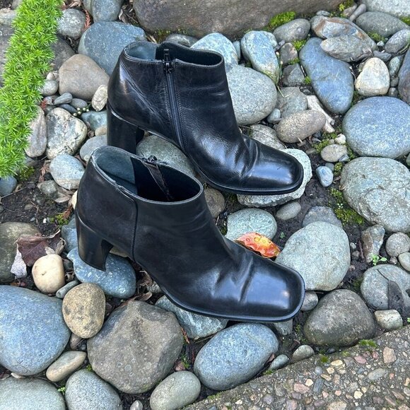 Other Via Spiga Soft Leather Black Ankle Block Chunky Heel  Via Spiga Boots Black Leather Ankle Booties Block Heels Size 6.5 M